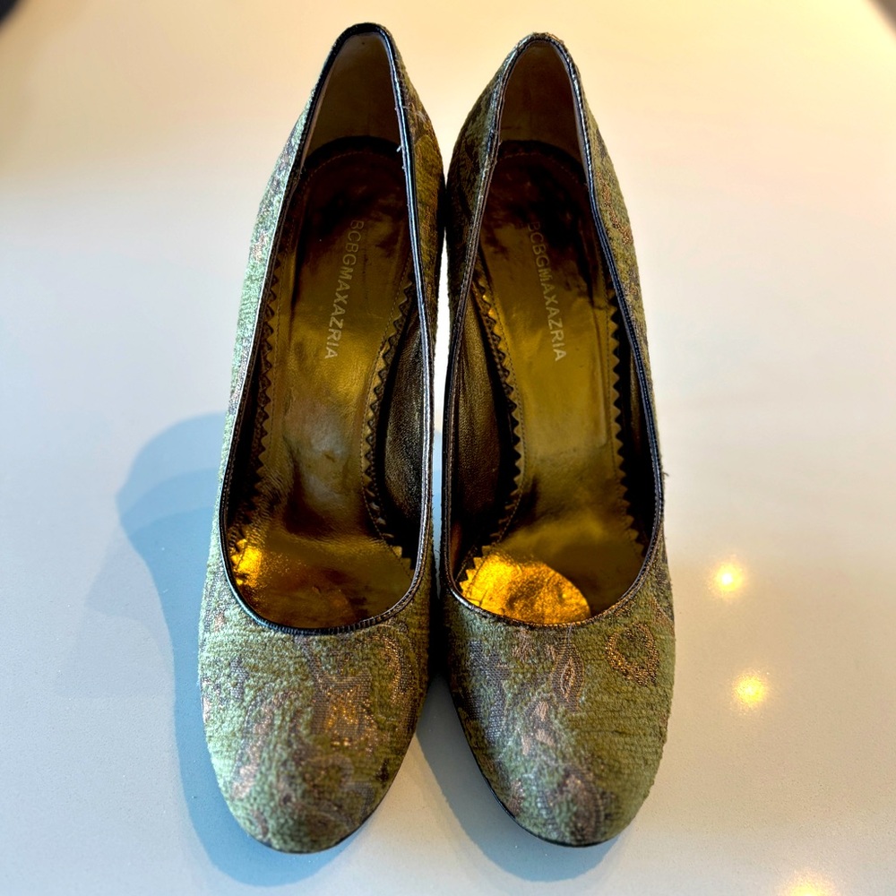 BCBG MaxAzria Round Toe heels